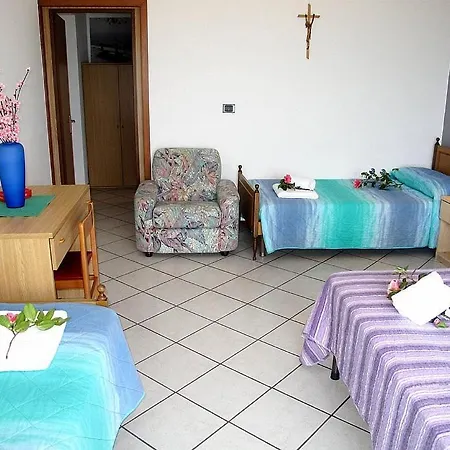 Apartman Piazzo Sleeps 8 Pool Wifi Vercana