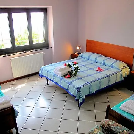 Apartman Piazzo Sleeps 8 Pool Wifi Vercana